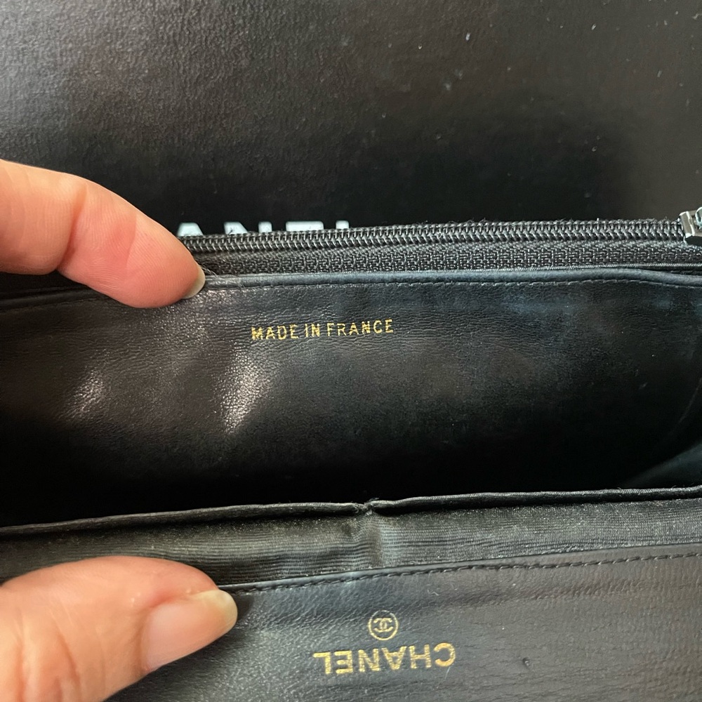 Authentic vintage CHANEL caviar leather bifold wallet 4784055 - Picture 12 of 16